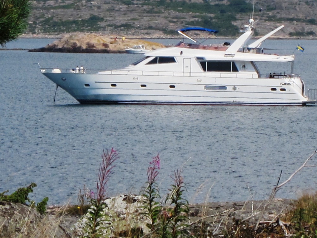 Yacht SEA DREAM -  Profile.JPG